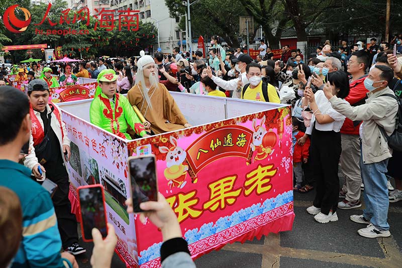 “馬匹”花車方陣。 人民網(wǎng) 孟凡盛攝