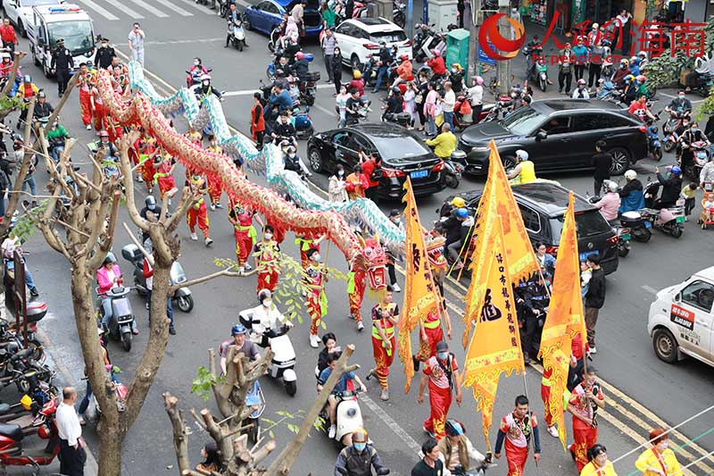 “馬匹”花車方陣。 人民網 孟凡盛攝