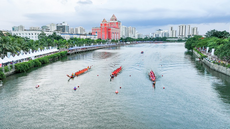 高空俯瞰海甸河龍舟賽現(xiàn)場(chǎng)。主辦方供圖